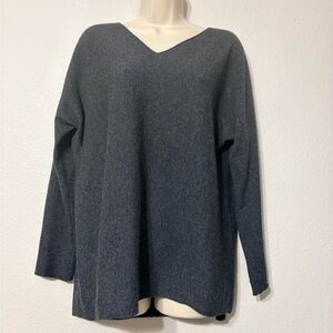 Vince Charcoal Gray Cashmere V-Neck Relaxed Fit Sweater. Lightweight Versatile M
